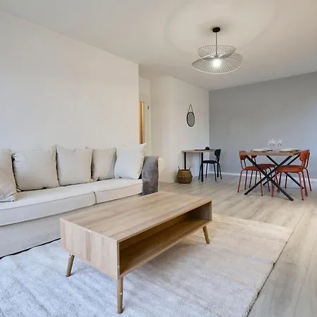 Elegant Avec Balcon Prive A * Λιλ