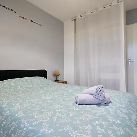 Elegant Avec Balcon Prive A Διαμέρισμα